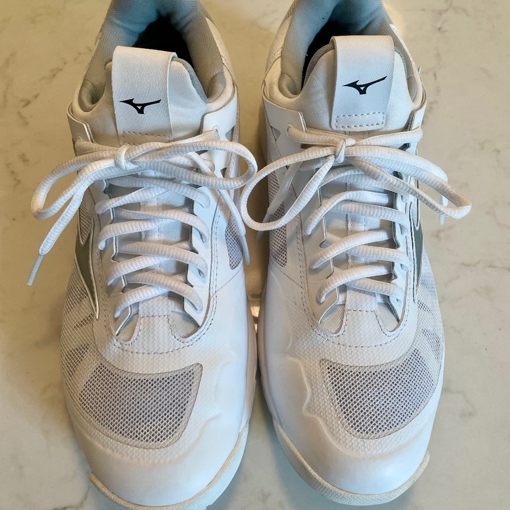 Mizuno volleyball shoe
